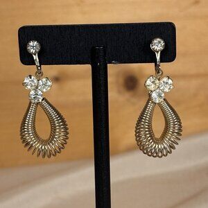 Vintage Gold Tone Coiled Wire Teardrop Clip-On Earrings Crystal Accent B23